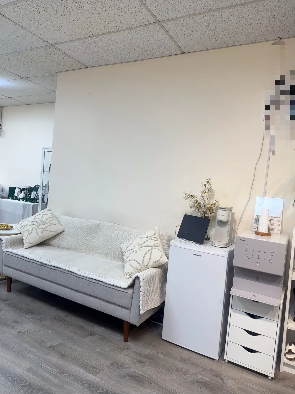 Client lounge with sofa at COCO Beauty Lash